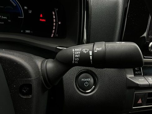 Used 2025 Toyota Camry SE image 36