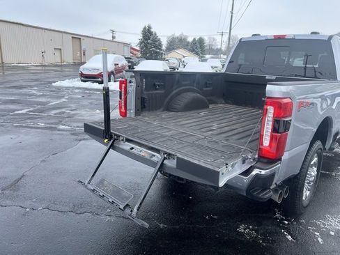 Used 2023 Ford F350 Lariat w/ Lariat Ultimate Package image 4