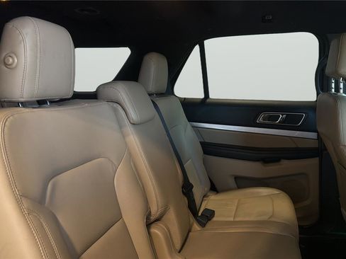 Used 2016 Ford Explorer XLT w/ Equipment Group 202A image 16