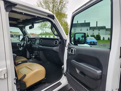 Used 2018 Jeep Wrangler Unlimited Sahara w/ Dual Top Group AWD/4WD image 41