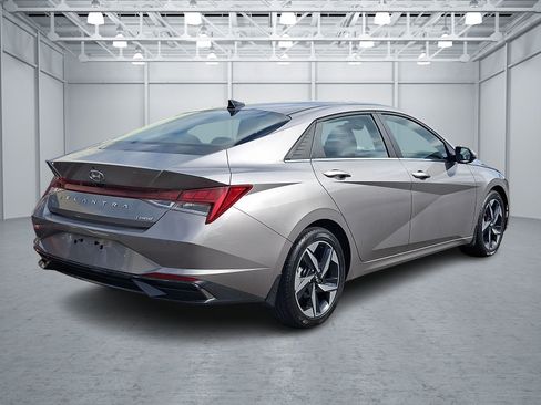 Certified 2023 Hyundai Elantra Limited FWD image 6
