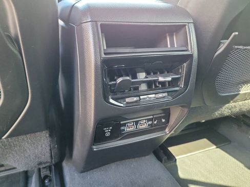 Used 2023 Jeep Grand Cherokee Limited w/ Luxury Tech Group II AWD/4WD image 23