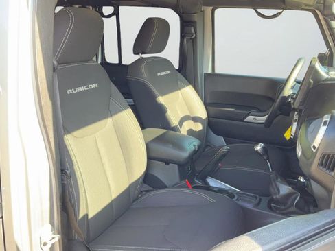Used 2015 Jeep Wrangler Unlimited Rubicon w/ Connectivity Group AWD/4WD image 20