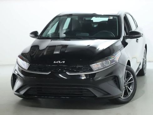 Used 2024 Kia Forte LXS w/ LXS Technology Package FWD image 3