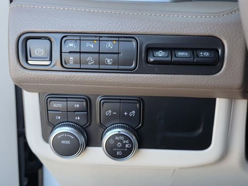Used 2024 GMC Yukon Denali image 39