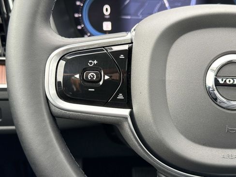 Used 2023 Volvo XC60 B5 Ultimate w/ Climate Package image 9