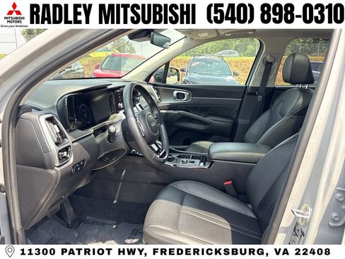 Used 2023 Kia Sorento SX FWD image 5