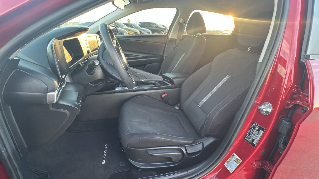 Used 2024 Hyundai Elantra SE FWD image 4