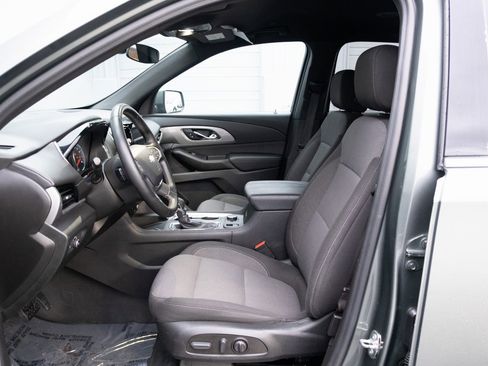 Used 2023 Chevrolet Traverse LT image 12