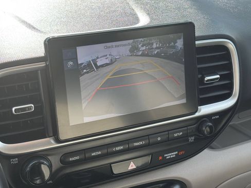 Used 2025 Hyundai Venue SEL FWD image 24