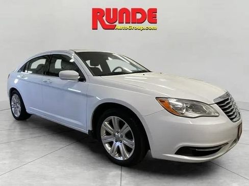 Used 2013 Chrysler 200 Touring FWD image 7