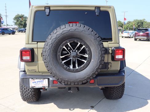 Used 2025 Jeep Wrangler Unlimited Sport AWD/4WD image 6