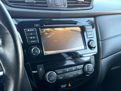 Used 2020 Nissan Rogue SV AWD/4WD image 22