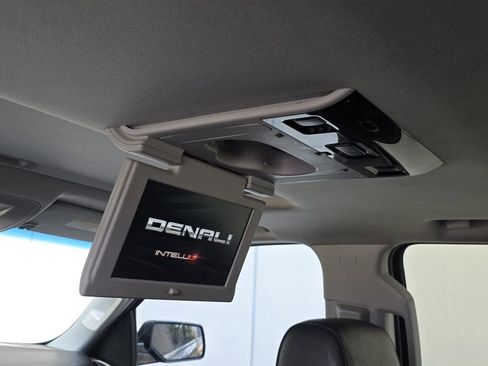 Used 2017 GMC Yukon Denali w/ Open Road Package AWD/4WD image 11