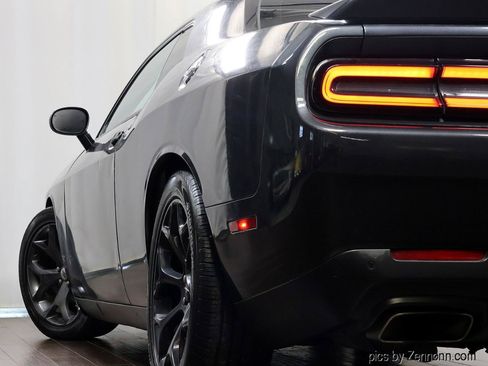 Used 2019 Dodge Challenger R/T RWD image 21