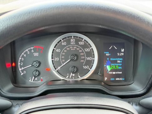 Used 2021 Toyota Corolla LE image 18