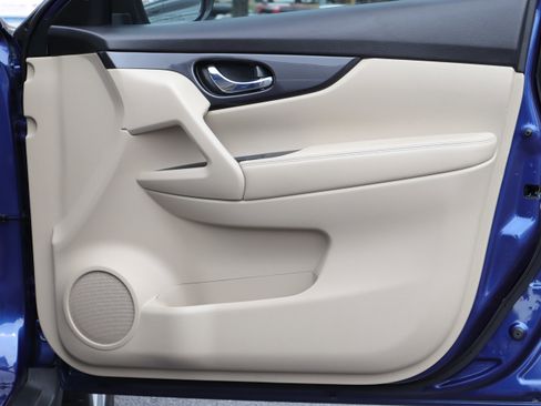 Used 2020 Nissan Rogue SV image 28