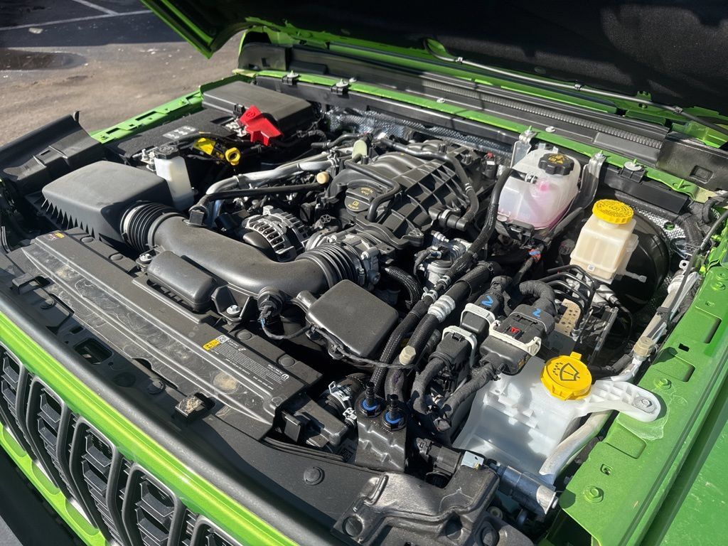 Used 2025 Jeep Gladiator Sport AWD/4WD image 18