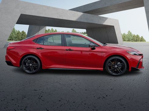 Used 2026 Toyota Camry Hybrid w/ Multimedia Upgrade Package image 7