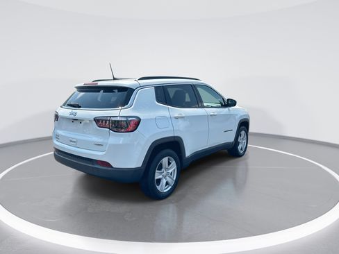 Used 2022 Jeep Compass Latitude w/ Sun and Sound Group AWD/4WD image 8