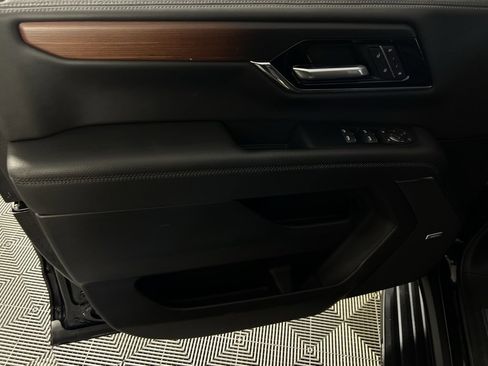 Used 2025 GMC Yukon XL Denali image 26