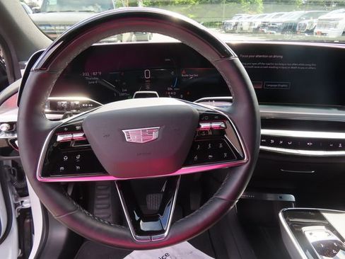 Used 2025 Cadillac Lyriq Luxury RWD image 17