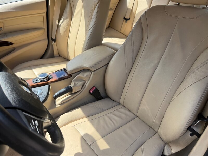 Used 2014 BMW 335i Sedan w/ Technology Package RWD image 16