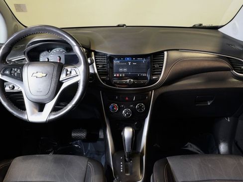 Used 2018 Chevrolet Trax LT w/ LT Convenience Package AWD/4WD image 14