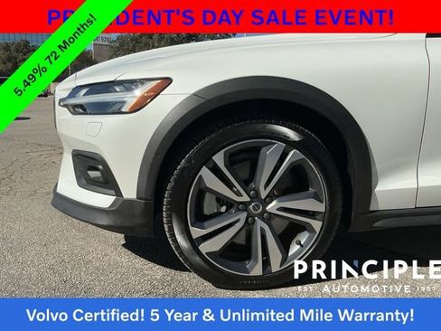 Certified 2025 Volvo V60 B5 Cross Country Plus image 12
