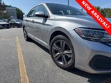 Used 2022 Volkswagen Jetta SE w/ Panoramic Sunroof Package image 4
