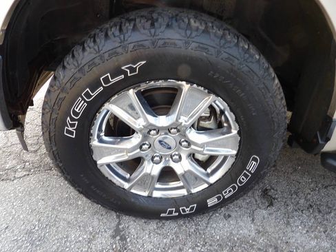Used 2017 Ford F150 XLT w/ Equipment Group 302A Luxury AWD/4WD image 5