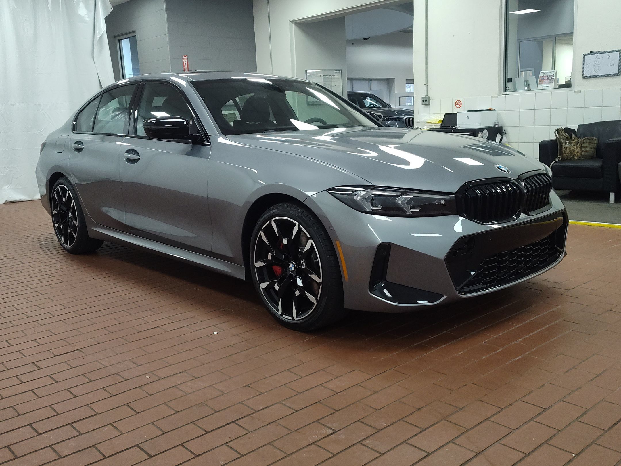 Used 2026 BMW 330i xDrive Sedan w/ M Sport Package AWD/4WD image 5