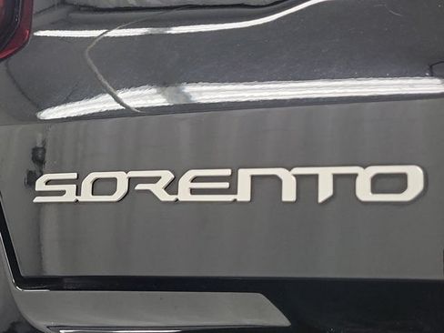 Used 2023 Kia Sorento S FWD image 9