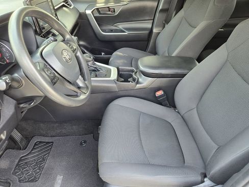 Used 2021 Toyota RAV4 LE FWD image 8