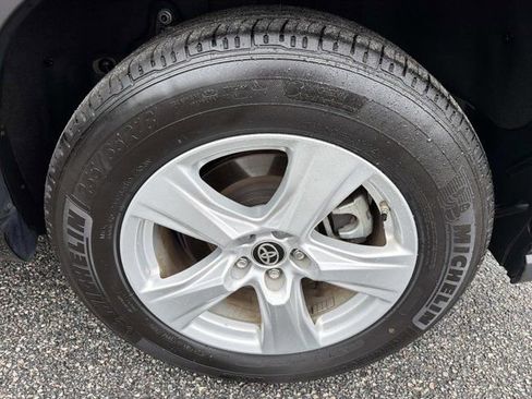 Certified 2025 Toyota Highlander LE FWD image 31