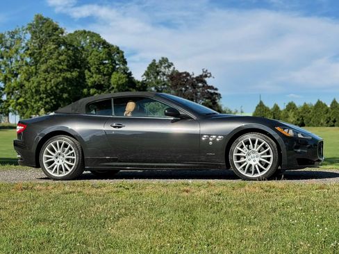 Used 2010 Maserati GranTurismo Convertible RWD image 4