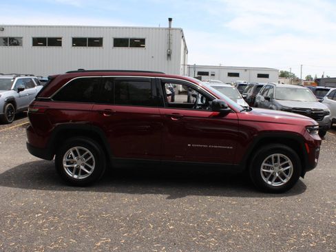 Used 2025 Jeep Grand Cherokee Laredo X w/ Luxury Tech Group I AWD/4WD image 4