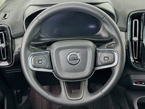 Used 2025 Volvo XC40 B5 Core image 18