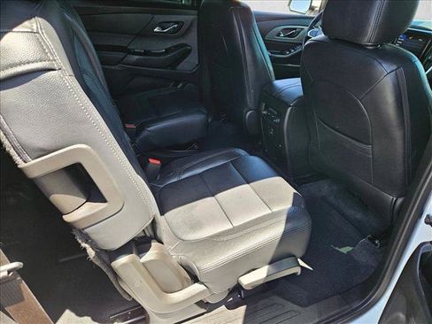 Used 2023 Chevrolet Traverse LT FWD image 18