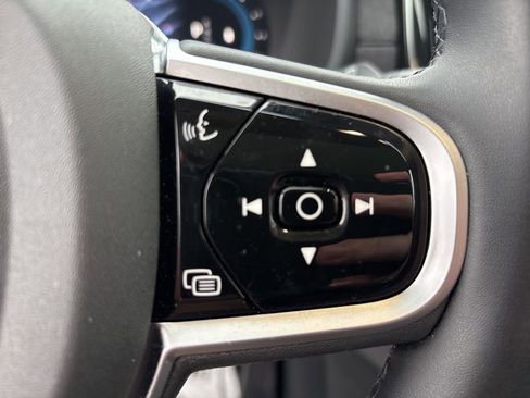 Certified 2025 Volvo XC90 B6 Plus image 25