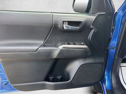 Used 2016 Toyota Tacoma TRD Off-Road w/ Premium & Technology Package image 25