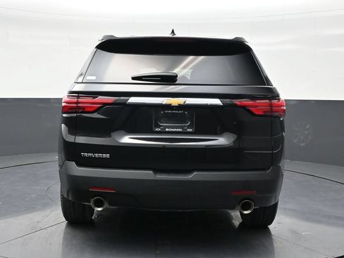 Used 2022 Chevrolet Traverse LS FWD image 4