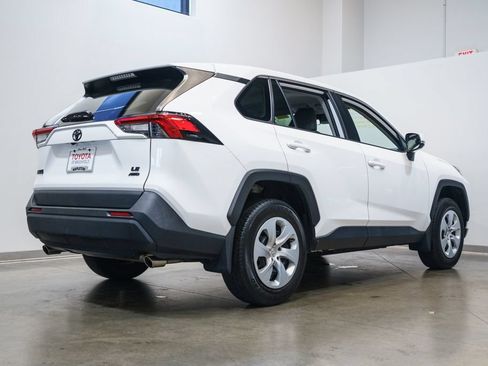 Certified 2022 Toyota RAV4 LE AWD/4WD image 9