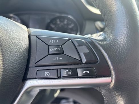 Used 2017 Nissan Rogue SV w/ SV Premium Package AWD/4WD image 21
