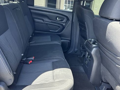 Used 2018 Nissan Titan SV w/ SV Convenience Package RWD image 18