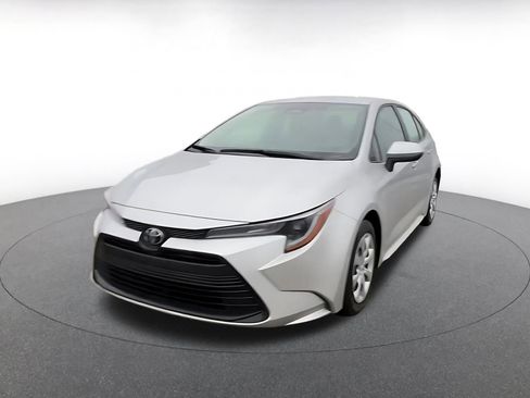 Used 2025 Toyota Corolla LE image 7