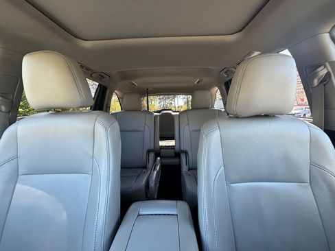 Used 2019 Toyota Highlander XLE FWD image 30