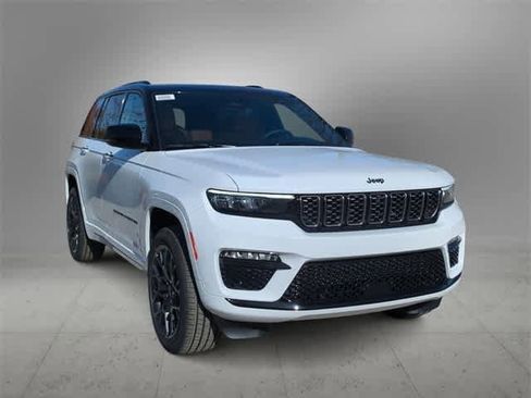 New 2025 Jeep Grand Cherokee Summit image 2