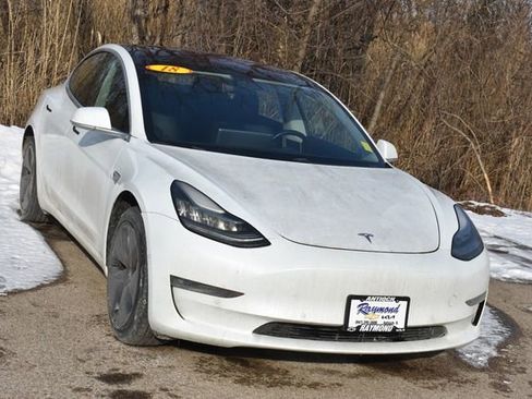 Used 2018 Tesla Model 3 Long Range image 9