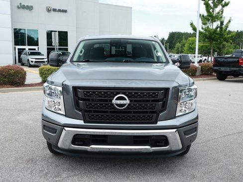 Used 2024 Nissan Titan SV w/ SV Convenience Package RWD image 2